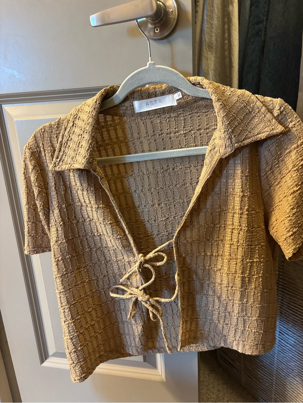 ASTR Tan Textured Tie-Front Cropped Shirt
